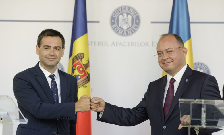 Photo of Popescu și Aurescu au discutat un ajutor nerambursabil Moldovei