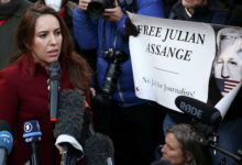 Photo of Assange a suferit un accident vascular cerebral în închisoarea din UK – logodnica